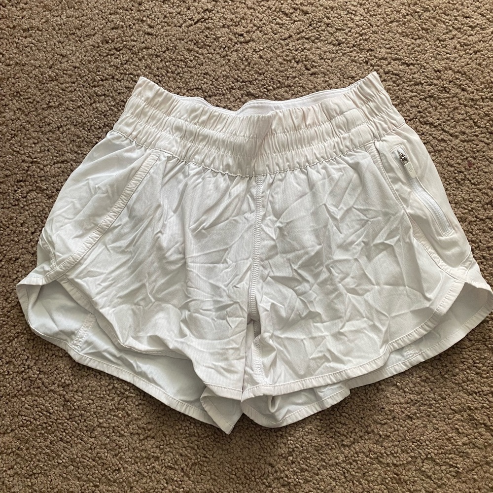 LULULEMON SHORTS🤍